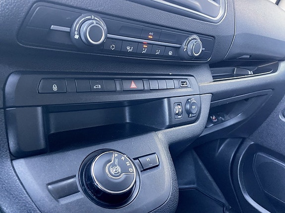 Opel Vivaro 12 of 15