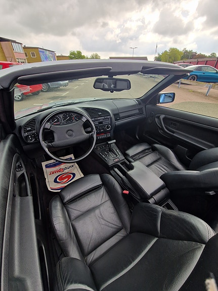 BMW 325i 5 of 5