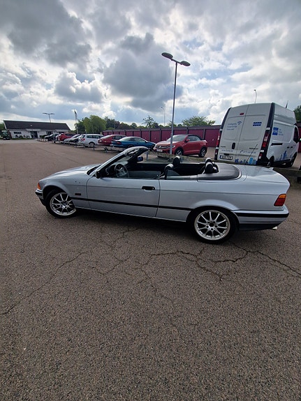 BMW 325i 2 of 5