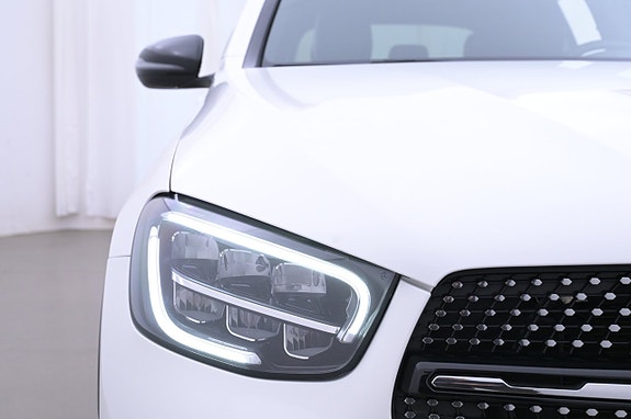 Mercedes-Benz GLC300 e 25 of 27