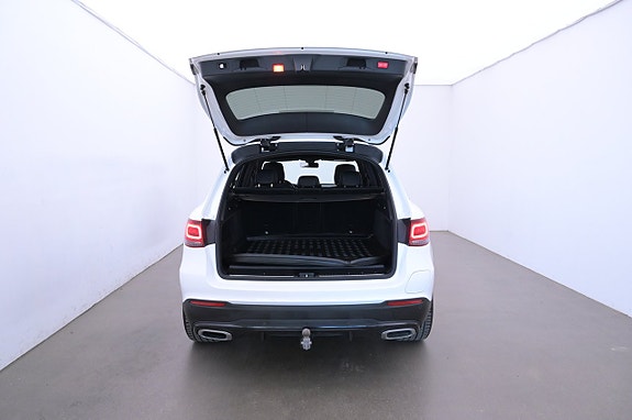 Mercedes-Benz GLC300 e 20 of 27