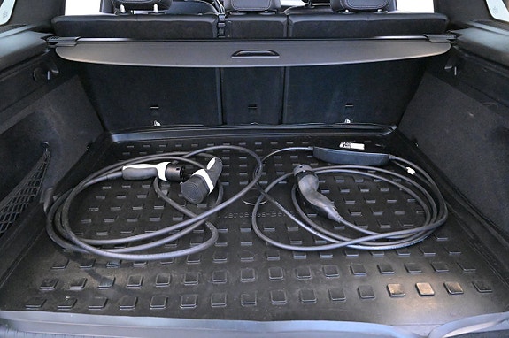 Mercedes-Benz GLC300 e 22 of 27