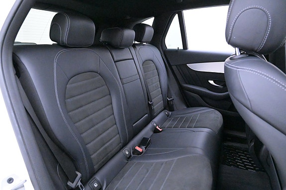 Mercedes-Benz GLC300 e 19 of 27