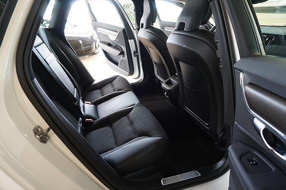 Volvo V90 Cross Country 7 of 16