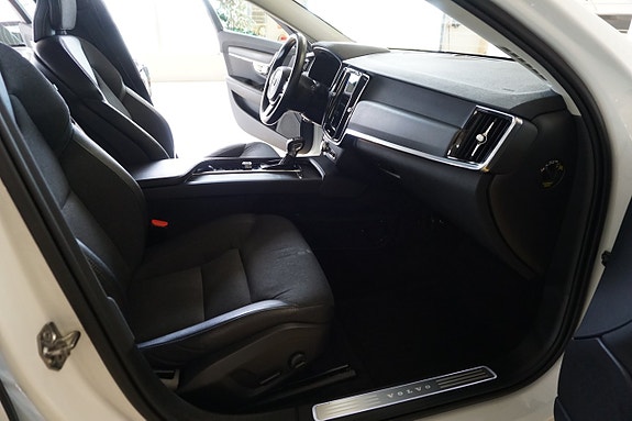 Volvo V90 Cross Country 8 of 16