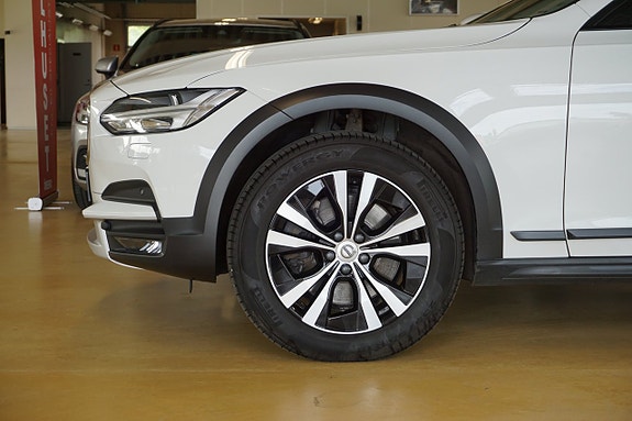 Volvo V90 Cross Country 14 of 16