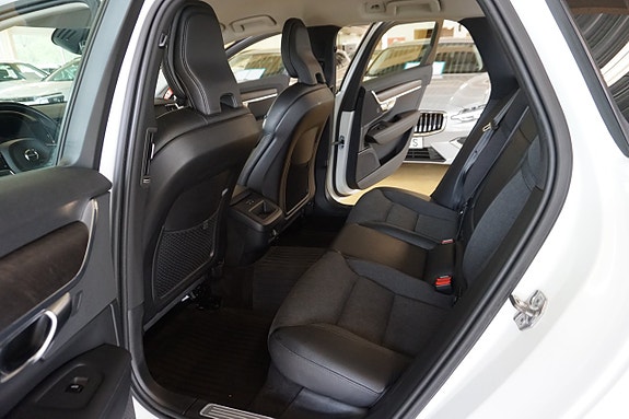 Volvo V90 Cross Country 4 of 5
