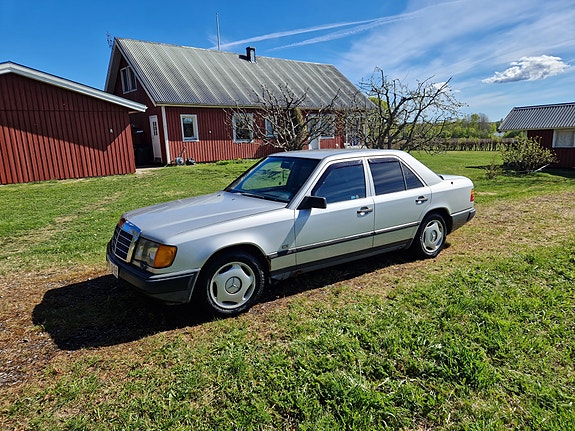 Mercedes-Benz 200 5 of 5