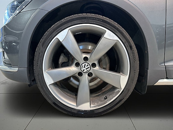 Volkswagen Passat Alltrack 14 of 22