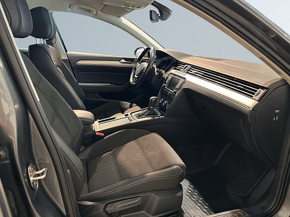 Volkswagen Passat Alltrack 10 of 22