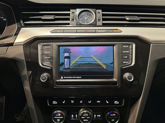 Volkswagen Passat Alltrack 11 of 22