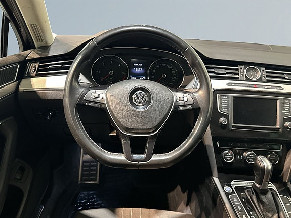 Volkswagen Passat Alltrack 9 of 22