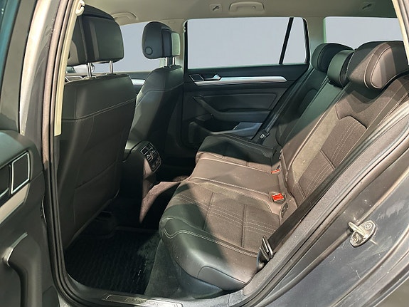 Volkswagen Passat Alltrack 13 of 22