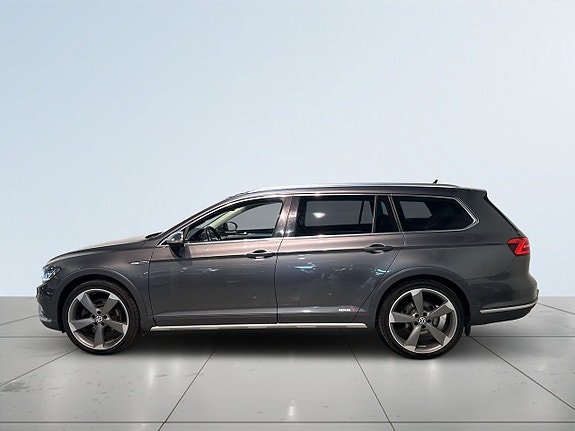 Volkswagen Passat Alltrack 4 of 5