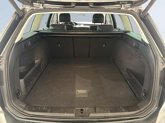 Volkswagen Passat Alltrack 12 of 22