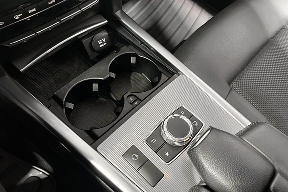 Mercedes-Benz E220 13 of 15