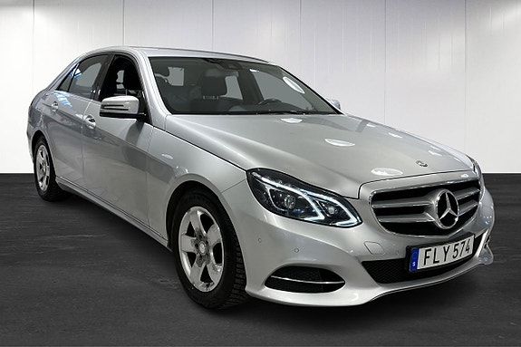 Mercedes-Benz E220 2 of 15