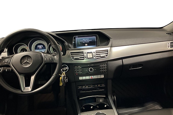 Mercedes-Benz E220 9 of 15