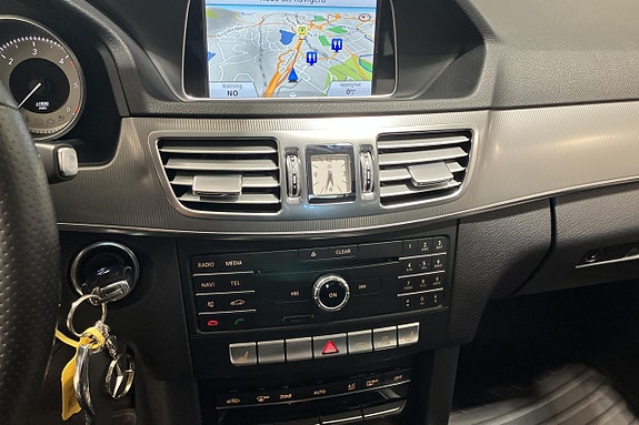 Mercedes-Benz E220 11 of 15