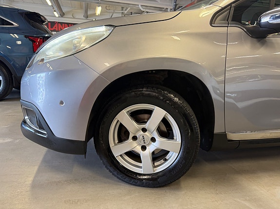 Peugeot 2008 2 of 5