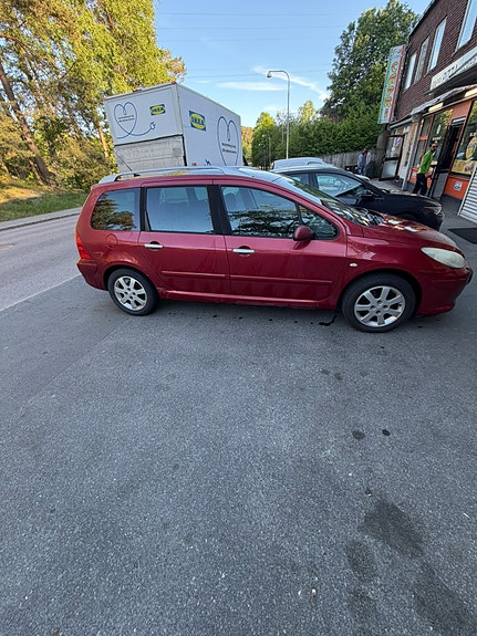 Peugeot 307 SW 2 of 5