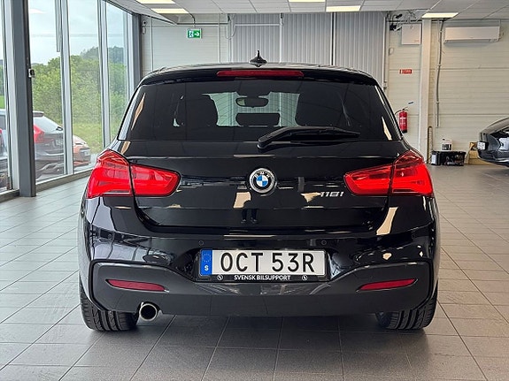 BMW 118i 4 of 5