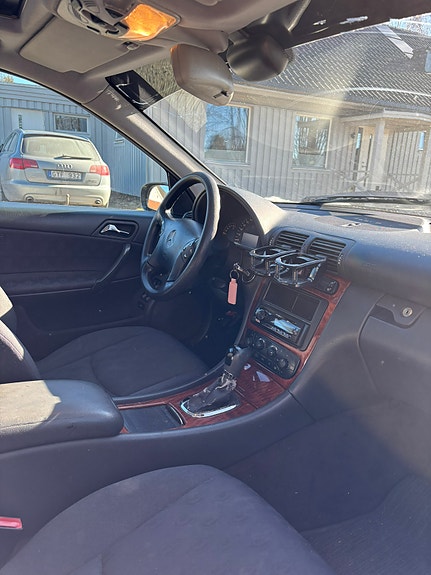 Mercedes-Benz C200 5 of 5