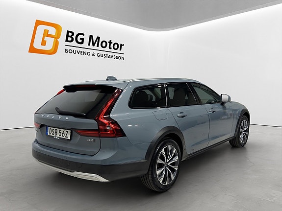 Volvo V90 Cross Country 4 of 5
