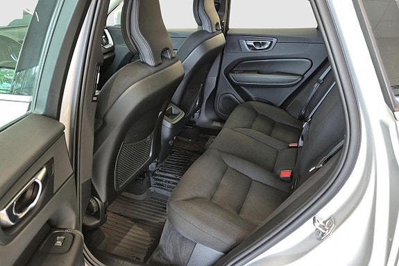 Volvo XC60 8 of 11