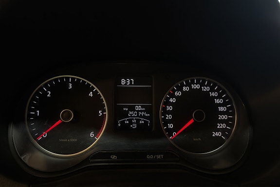 Volkswagen Amarok 13 of 19