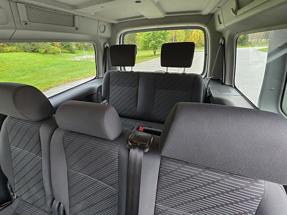 Volkswagen Caddy Maxi 13 of 14
