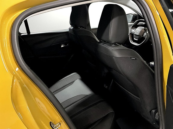 Peugeot e-208 15 of 19