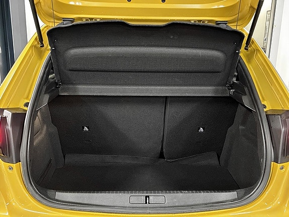 Peugeot e-208 19 of 19