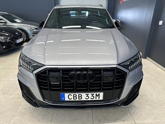 Audi Q7 2 of 5