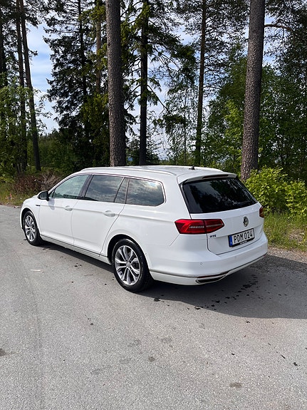 Volkswagen Passat 3 of 5