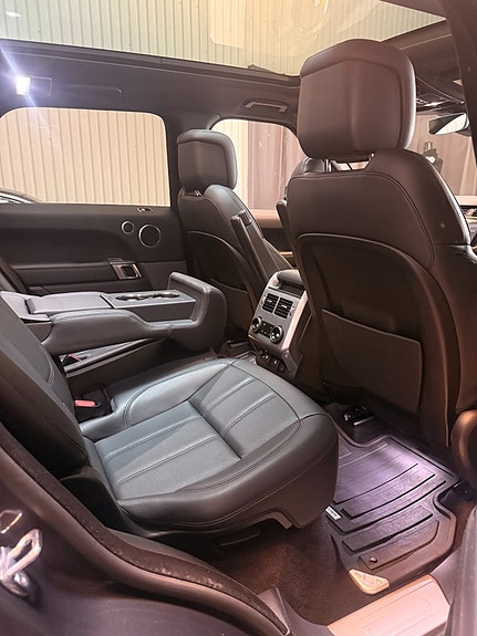 Land Rover Range Rover Sport 13 of 15