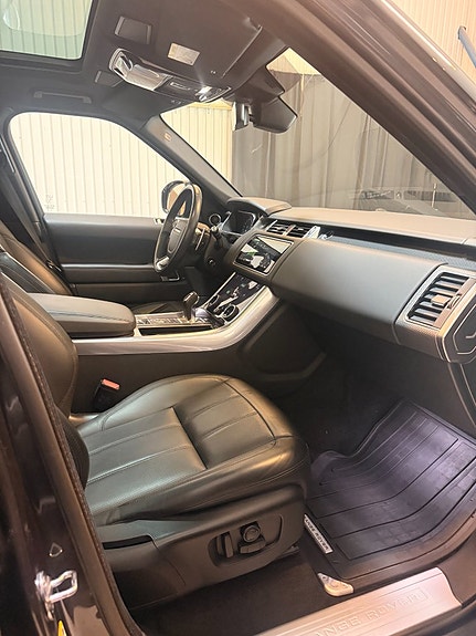 Land Rover Range Rover Sport 11 of 15