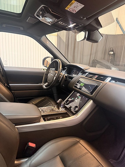 Land Rover Range Rover Sport 12 of 15