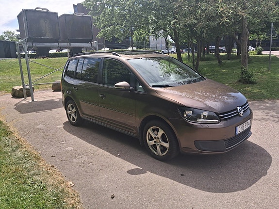 Volkswagen Touran 4 of 5