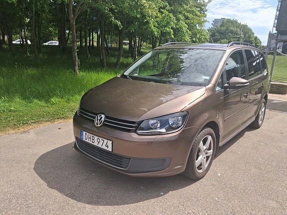 Volkswagen Touran 3 of 5