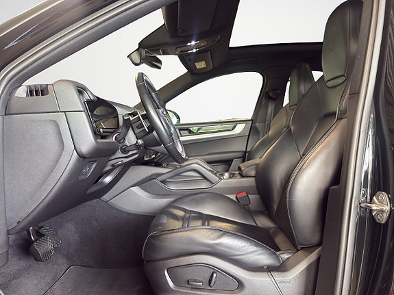 Porsche Cayenne 11 of 23