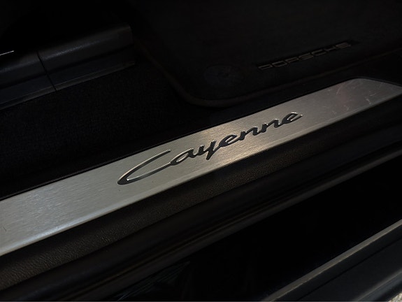Porsche Cayenne 10 of 23