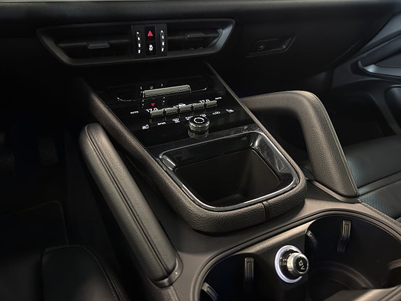 Porsche Cayenne 17 of 23