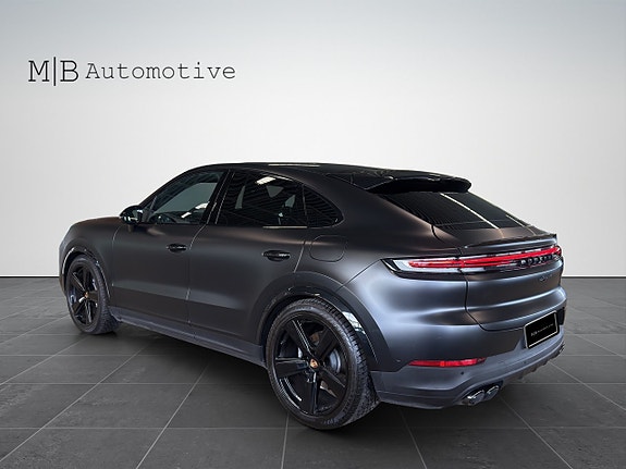 Porsche Cayenne 4 of 5