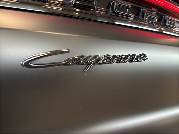 Porsche Cayenne 9 of 23