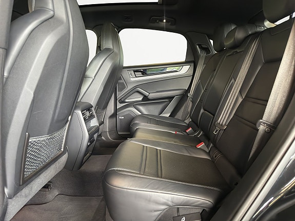 Porsche Cayenne 16 of 23