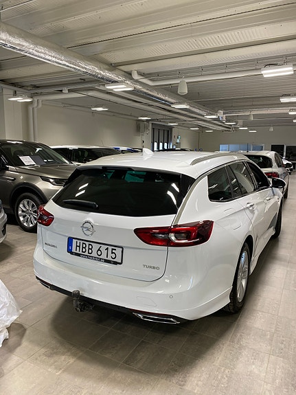 Opel Insignia 2 of 5