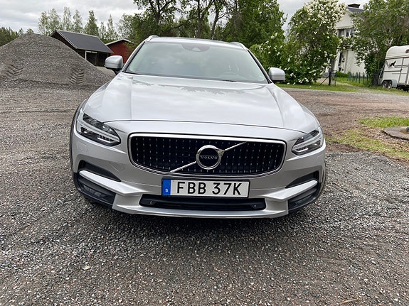 Volvo V90 Cross Country 3 of 5
