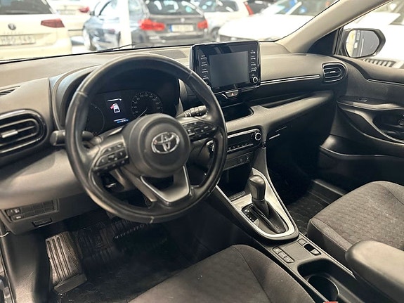 Toyota Yaris 11 of 16
