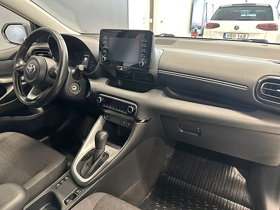 Toyota Yaris 9 of 16
